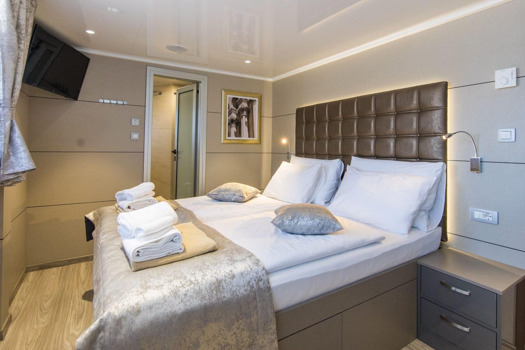 Croatia Cruises: Dubrovnik to Split, M/S Ambassador 2026