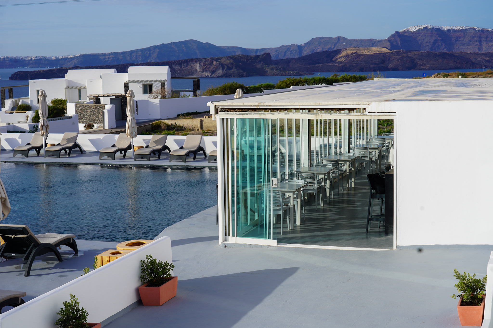 Island Resort Hotel with Couples Hotel features in Akrotiri