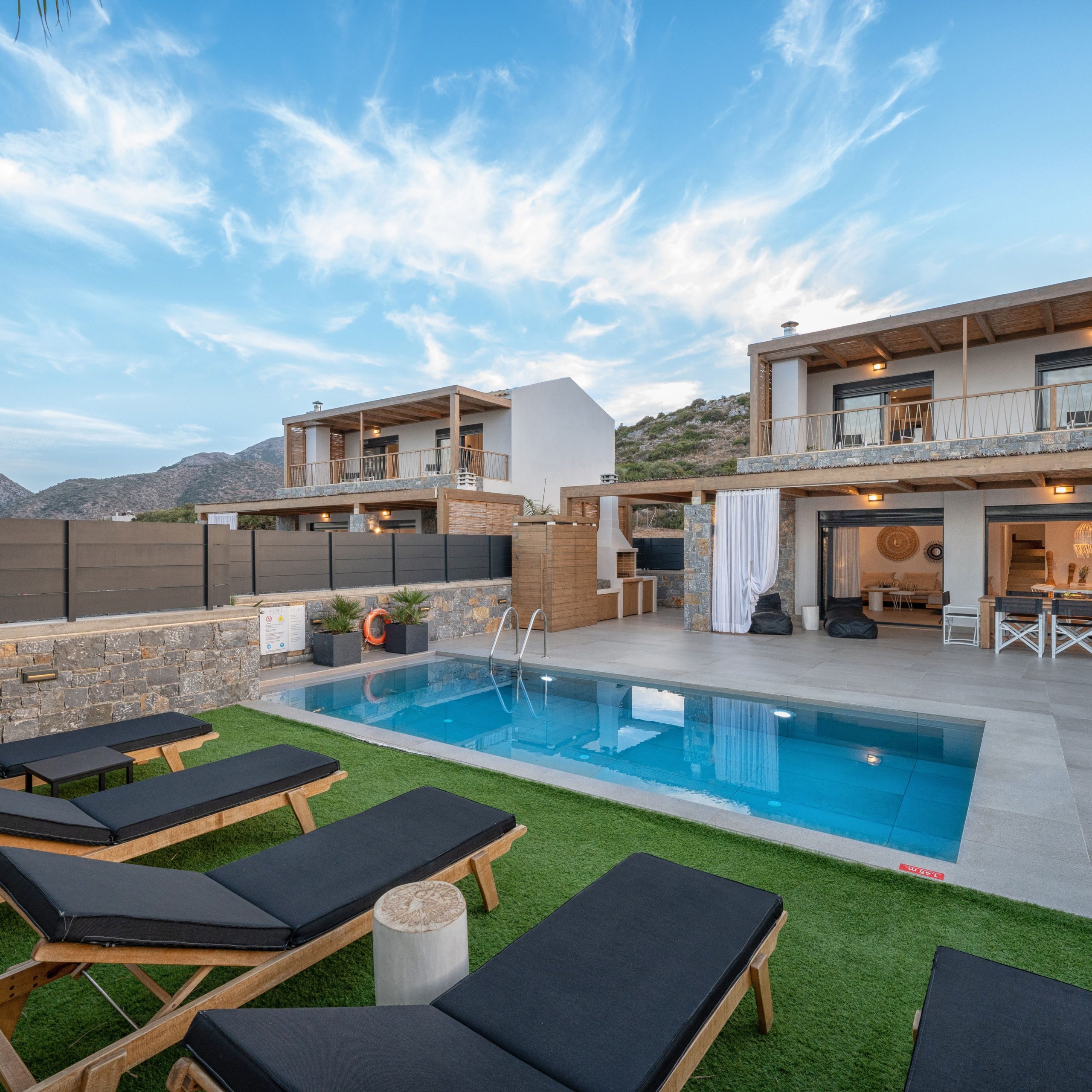 Villa Metis West